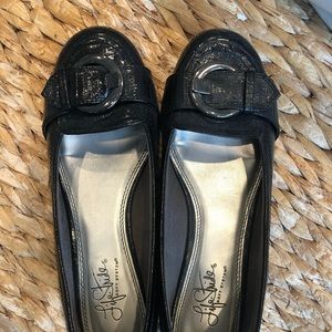 Black flats with buckle detail - patent leather